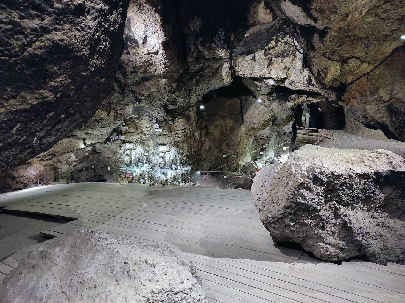 Cueva de Areni